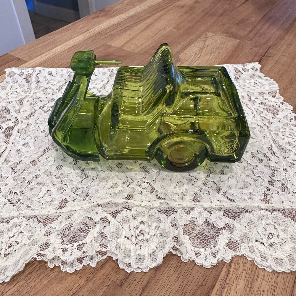 Green Glass Decorative Car Figurine